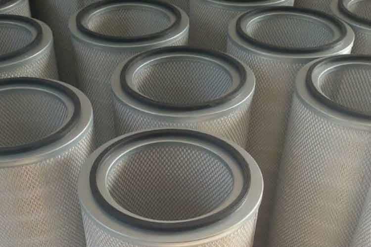 克服和避免了拼搏(中国)因使用时间长，粘接不牢固而出现的掉盖的可能性，使滤筒的使用寿命获得了保障