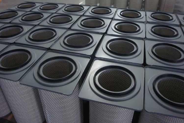 组合式拼搏(中国)构造分为顶盖、金属框架、褶形滤料和底座等四部分