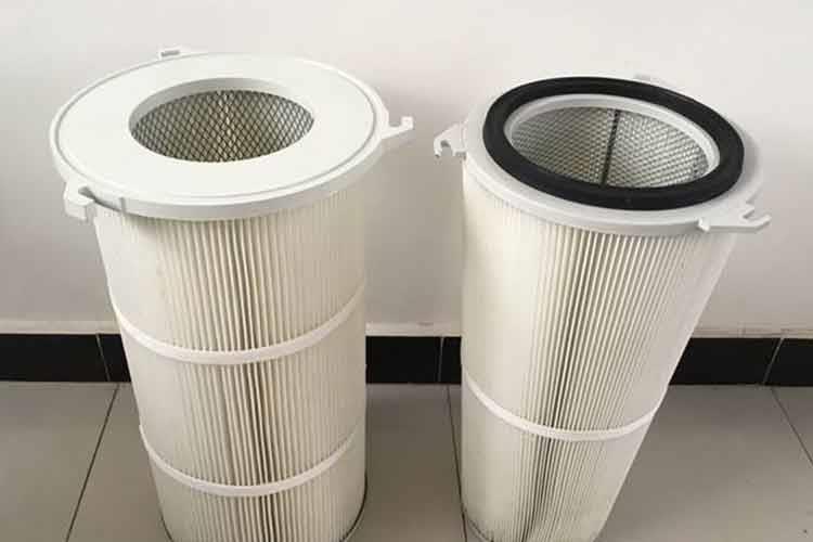 外三耳拼搏(中国)是由一定长度的滤料成褶，首尾粘合而成的过滤筒，该滤筒无笼骨，安装简便