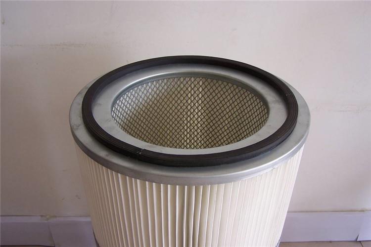 风机拼搏(中国)主要是由风机，滤筒还有控制柜和箱体几大部件组合而成的，其中利用风机将粉尘吸入箱体内