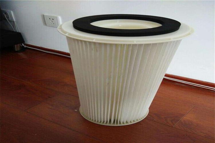 风机拼搏(中国)还有一个显著的特点就是，体积小净化面积相对于布袋除尘器来说要大很多，这主要是源于滤筒除尘器的滤筒呈褶皱状的无形中增加了过滤面积