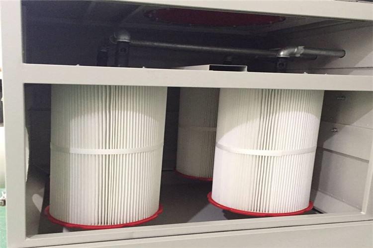 吸尘器拼搏(中国)将滤料的接口由以前的胶粘接和工业缝纫机接口方式全部改为超声波一体式焊接