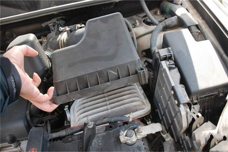 干式拼搏网页版在维护时，取出滤芯，轻轻敲击端面，灰尘即可掉下，同时可用毛刷轻刷沾污表面