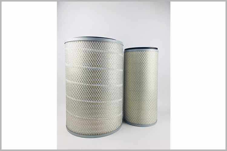 在吸入空气与燃油混合之前，货车拼搏网页版滤去空气中尘土、碳及杂物，然后保障了吸入空气的清洁