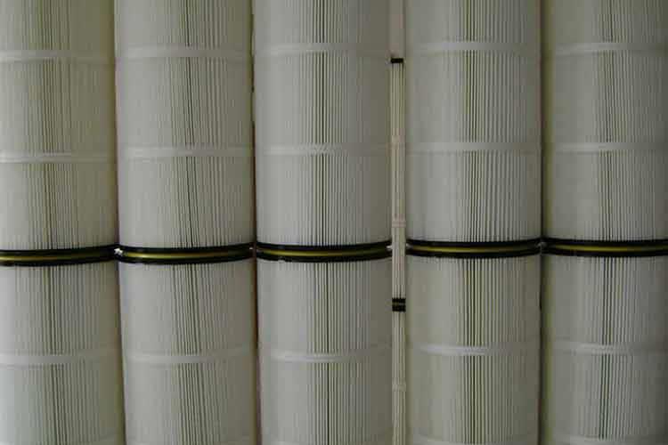 聚酯纤维拼搏(中国)停机后，在无引风的情况下仍应开动喷吹清灰机构