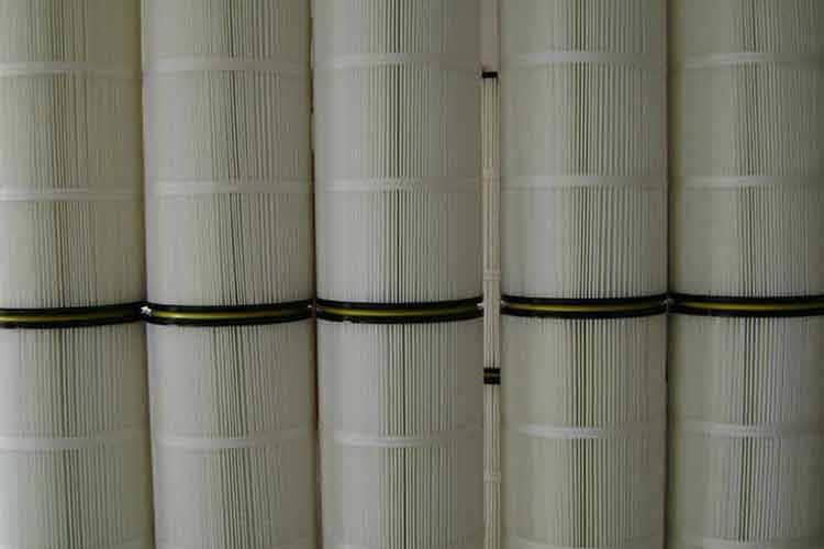  喷砂机拼搏(中国)的安装方式有三种：垂直、倾斜、水平安装