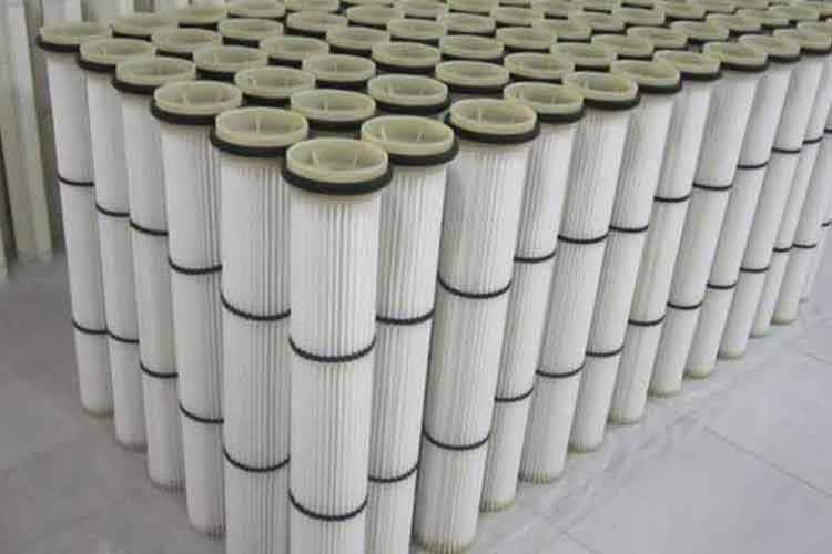 要知道这种抛丸机拼搏(中国)在使用过程当中是要防止大颗粒以及批量的固态物体浸入滤筒系统内部的，所以我们需要防止内部发生堵塞的现象