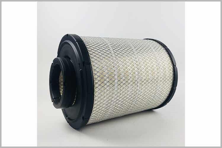 在轿车拼搏网页版使用中，当滤芯上附着的尘逐渐增多时，发动机的进气阻力也随之增大