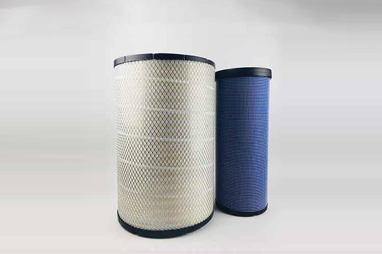 在安装时，拼搏网页版与发动机进气管之间无论是采用法兰、橡胶管联接还是直接联接