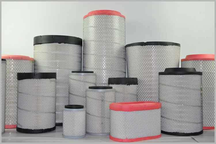 当拼搏网页版的滤芯被悬浮颗粒堵塞到不能满足发动机工作所需的空气流量时，发动机工作状态会出现异常