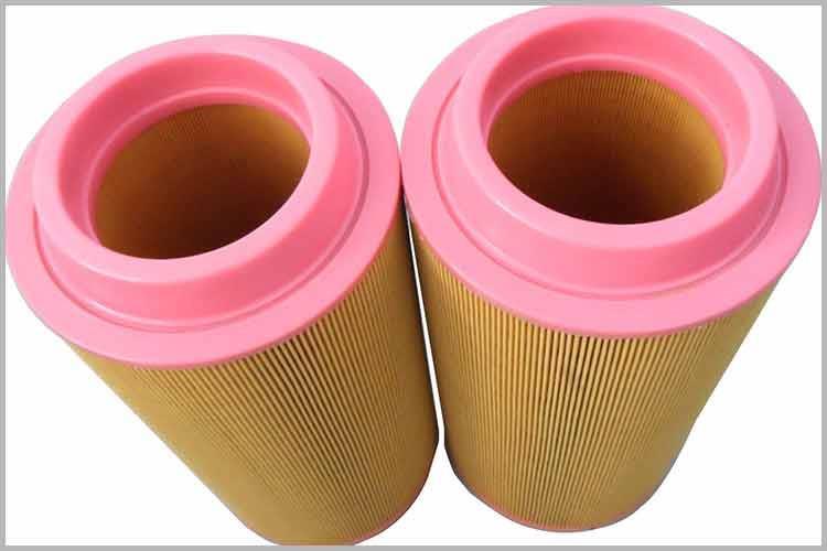 在安装时，拼搏网页版与发动机进气管之间无论是采用法兰、橡胶管联接还是直接联接